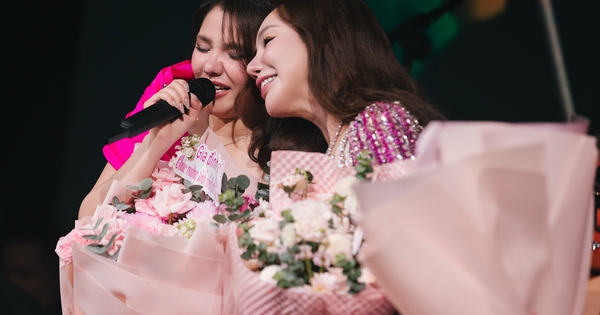 Myra Trần rơi nước mắt trước lời động viên của Hồ Quỳnh Hương trong liveshow sinh nhật - hình ảnh - gg88jd.com Myra Trần rơi nước mắt trước lời động viên của Hồ Quỳnh Hương trong liveshow sinh nhật - hình ảnh - gg88jd.com