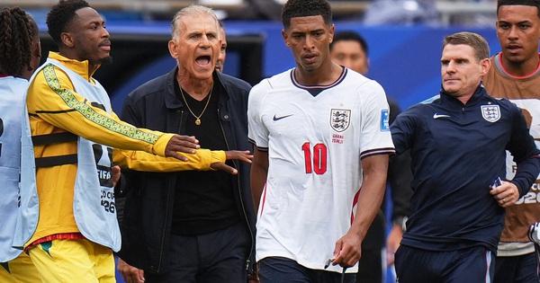 Ngôi sao đội tuyển Anh vi phạm luật mới của FIFA, lại lấy tay che miệng: Nguy cơ nhận án phạt nguội - hình ảnh - gg88jd.com