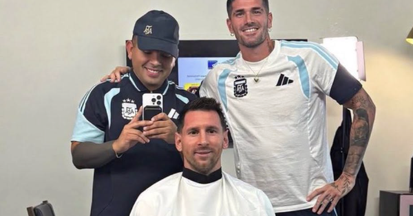Link vào nhà cái GG88: Khi De Paul ‘bám càng’ Messi ngay cả lúc cắt tóc - hình ảnh - gg88jd.com Link vào nhà cái GG88: Khi De Paul ‘bám càng’ Messi ngay cả lúc cắt tóc - hình ảnh - gg88jd.com