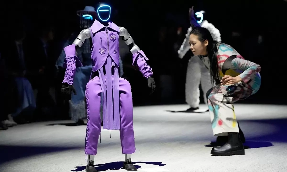Robot đọ catwalk với người: Tương lai thời trang hay sân chơi cho cá cược GG88? - hình ảnh - gg88jd.com Robot đọ catwalk với người: Tương lai thời trang hay sân chơi cho cá cược GG88? - hình ảnh - gg88jd.com