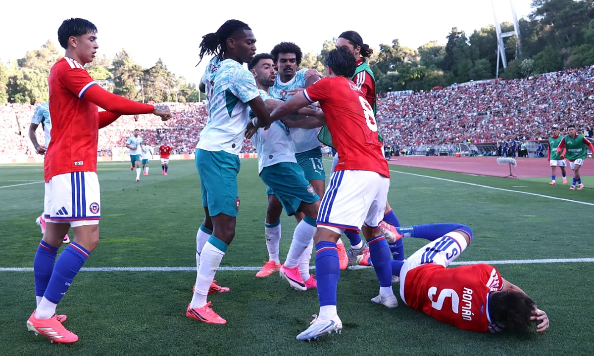 Tiền đạo Bồ Đào Nha tát đối thủ, nhận thẻ đỏ trước thềm World Cup - hình ảnh - gg88jd.com Tiền đạo Bồ Đào Nha tát đối thủ, nhận thẻ đỏ trước thềm World Cup - hình ảnh - gg88jd.com