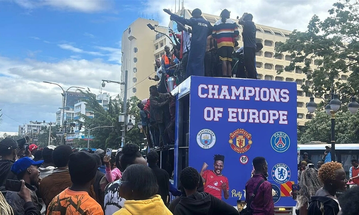 CĐV Man Utd dẫn đầu đoàn diễu hành ăn mừng thất bại của Arsenal tại Nairobi - hình ảnh - gg88jd.com CĐV Man Utd dẫn đầu đoàn diễu hành ăn mừng thất bại của Arsenal tại Nairobi - hình ảnh - gg88jd.com