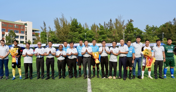 Bất ngờ xuất hiện cúp Kim Sang-sik tại Hàn Quốc: Các đội bóng sinh viên Việt Nam tranh tài - hình ảnh - gg88jd.com Bất ngờ xuất hiện cúp Kim Sang-sik tại Hàn Quốc: Các đội bóng sinh viên Việt Nam tranh tài - hình ảnh - gg88jd.com