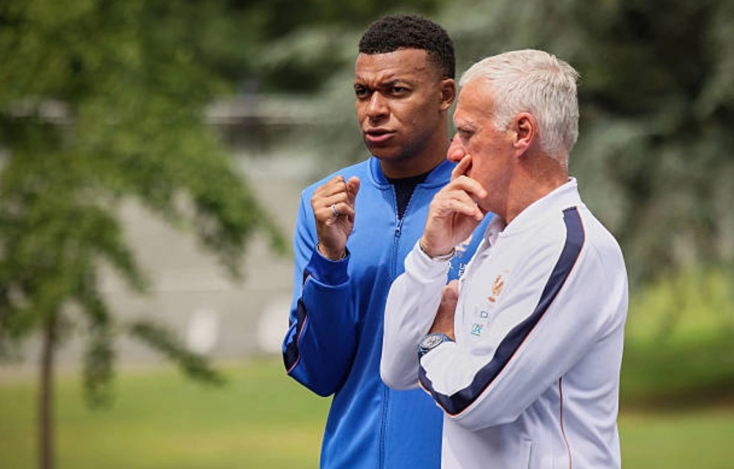 Deschamps: ‘Nhiều HLV cũng ngốc như tôi khi xếp Mbappe đá trung phong’ - hình ảnh - gg88jd.com Deschamps: ‘Nhiều HLV cũng ngốc như tôi khi xếp Mbappe đá trung phong’ - hình ảnh - gg88jd.com
