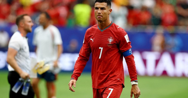 GG88 hỗ trợ 24/7: Ronaldo rời sân gây xôn xao, HLV Bồ Đào Nha lên tiếng giải thích - hình ảnh - gg88jd.com GG88 hỗ trợ 24/7: Ronaldo rời sân gây xôn xao, HLV Bồ Đào Nha lên tiếng giải thích - hình ảnh - gg88jd.com