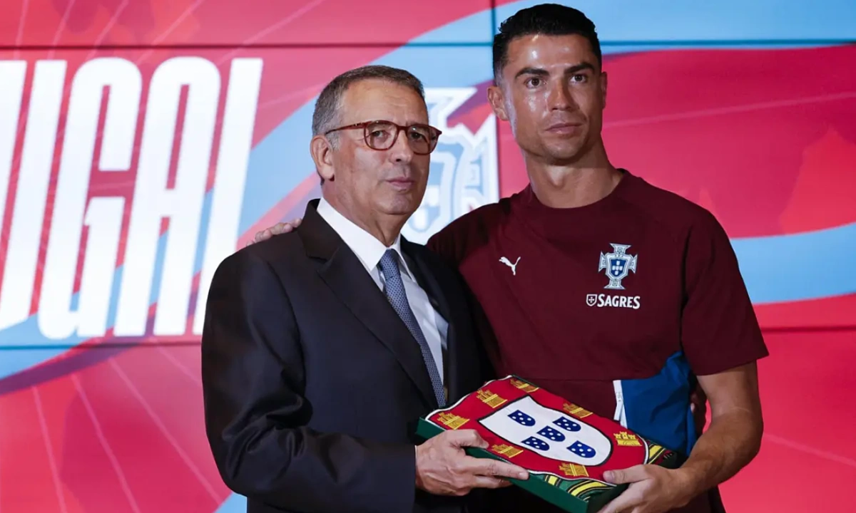 GG88 cược bóng đá: Ronaldo nhận quốc kỳ từ Tổng thống, hướng đến ngôi vương World Cup 2026 - hình ảnh - gg88jd.com
