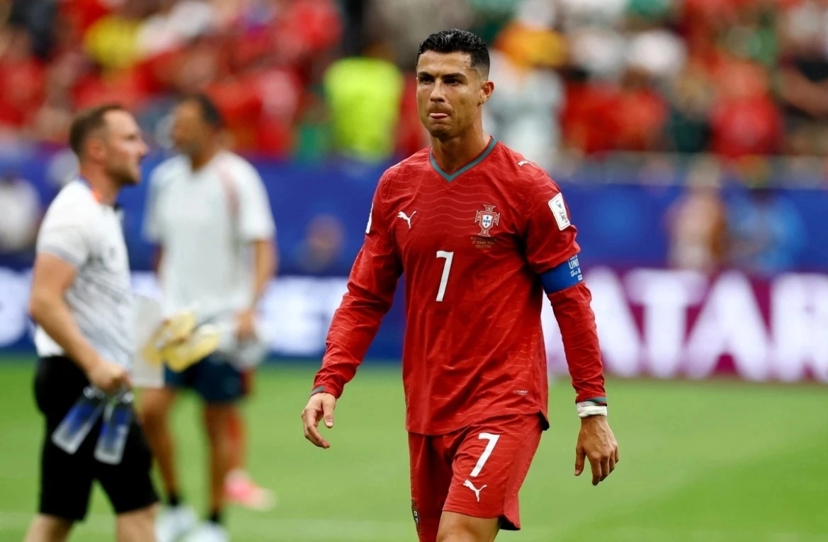 Cầu thủ CHDC Congo thừa nhận không kèm Ronaldo: Cơ hội vàng cho dân cá cược bóng đá online - hình ảnh - gg88jd.com Cầu thủ CHDC Congo thừa nhận không kèm Ronaldo: Cơ hội vàng cho dân cá cược bóng đá online - hình ảnh - gg88jd.com