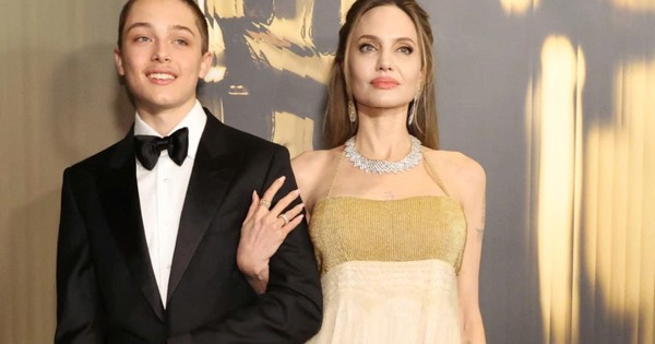 GG88 hỗ trợ 24/7: Cặp song sinh nhà Jolie-Pitt trưởng thành giữa làn sóng truyền thông - hình ảnh - gg88jd.com