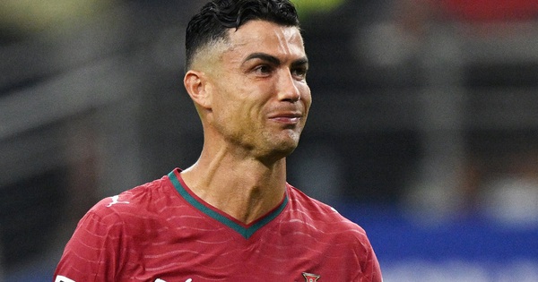 Ronaldo nghẹn ngào chia tay World Cup: Khoảnh khắc khiến triệu fan Việt xót xa - hình ảnh - gg88jd.com Ronaldo nghẹn ngào chia tay World Cup: Khoảnh khắc khiến triệu fan Việt xót xa - hình ảnh - gg88jd.com