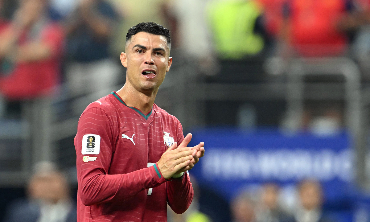 Ronaldo bật khóc chia tay World Cup 2026: Khoảnh khắc xúc động của huyền thoại Bồ Đào Nha - hình ảnh - gg88jd.com